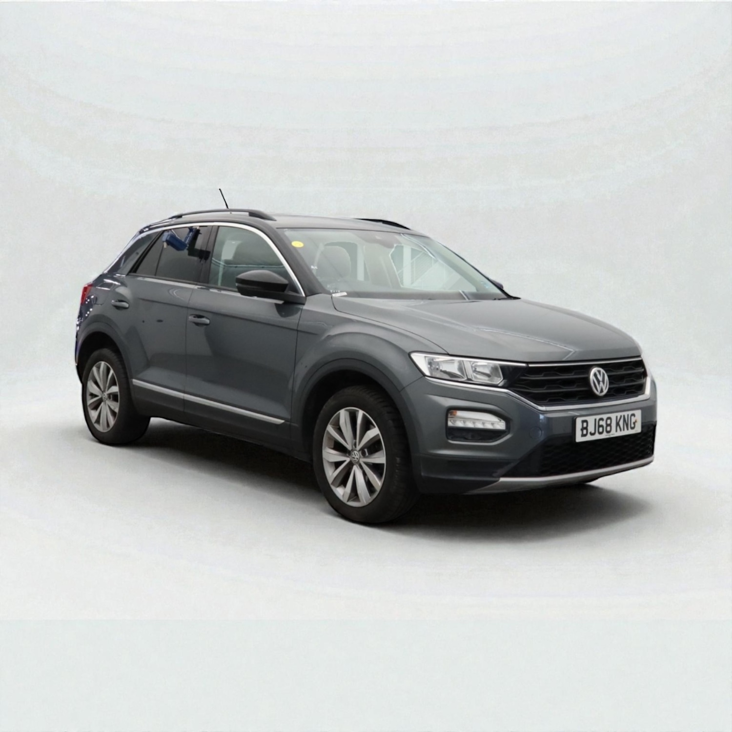 Used Volkswagen T-Roc 2018 for sale - 76935456: Photo 1