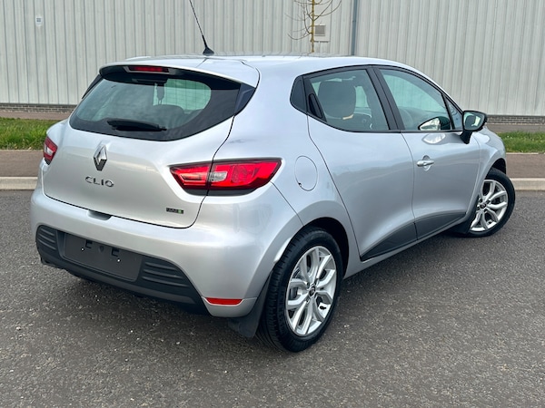 Used Renault Clio 2017 for sale - 66493442: Photo 2