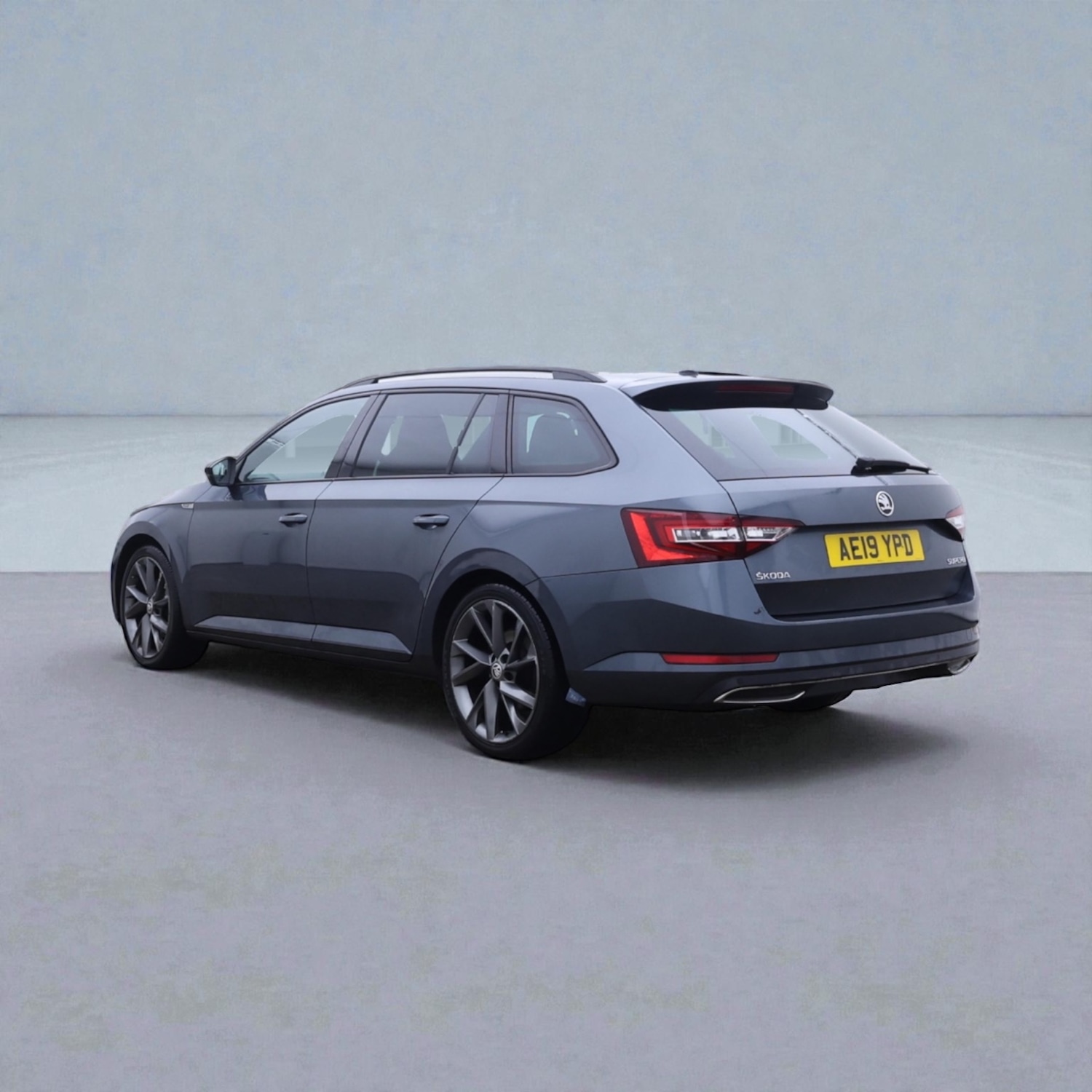 Used Skoda Superb 2019 for sale - 76971118: Photo 2