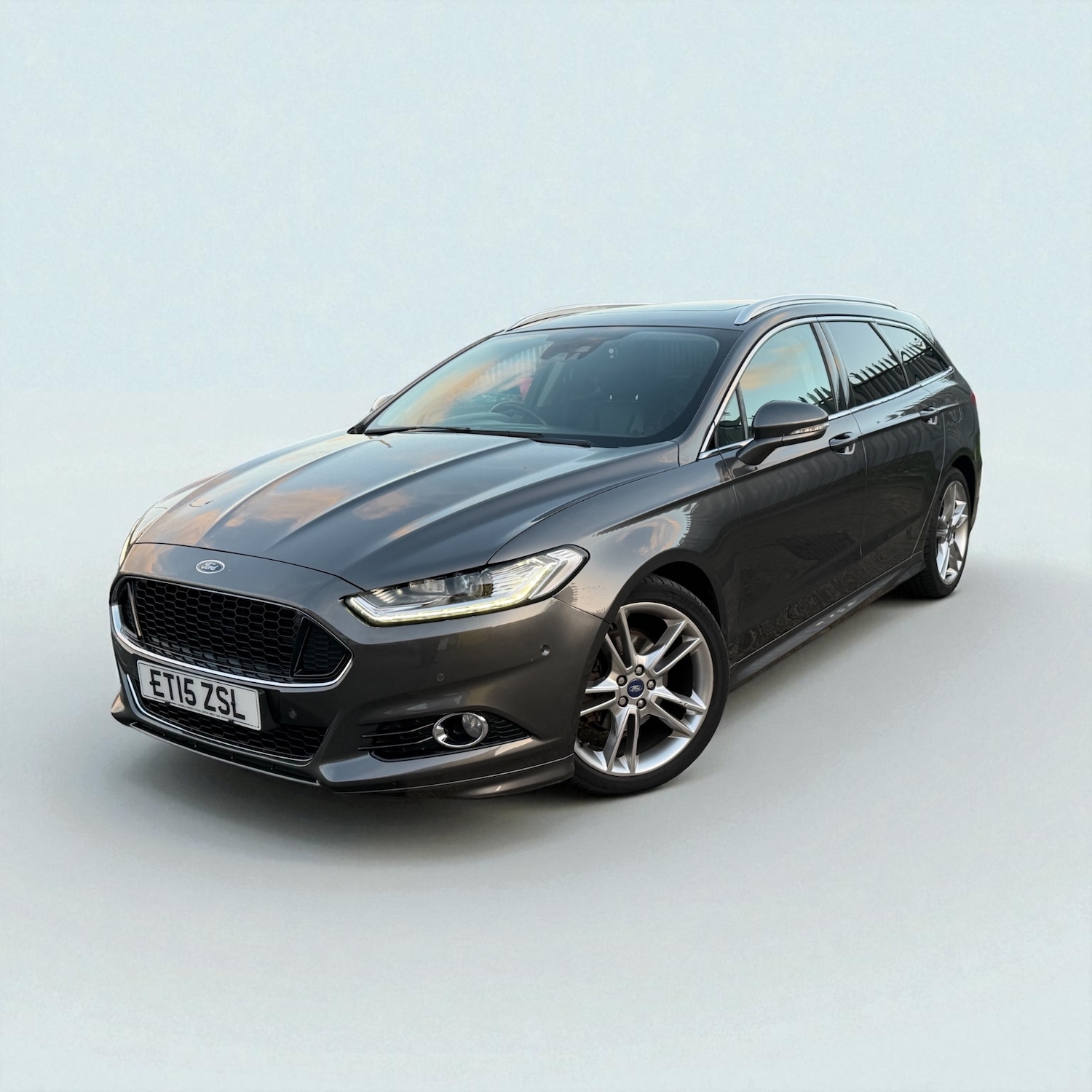 Used Ford Mondeo 2015 for sale - 76606125: Photo 2
