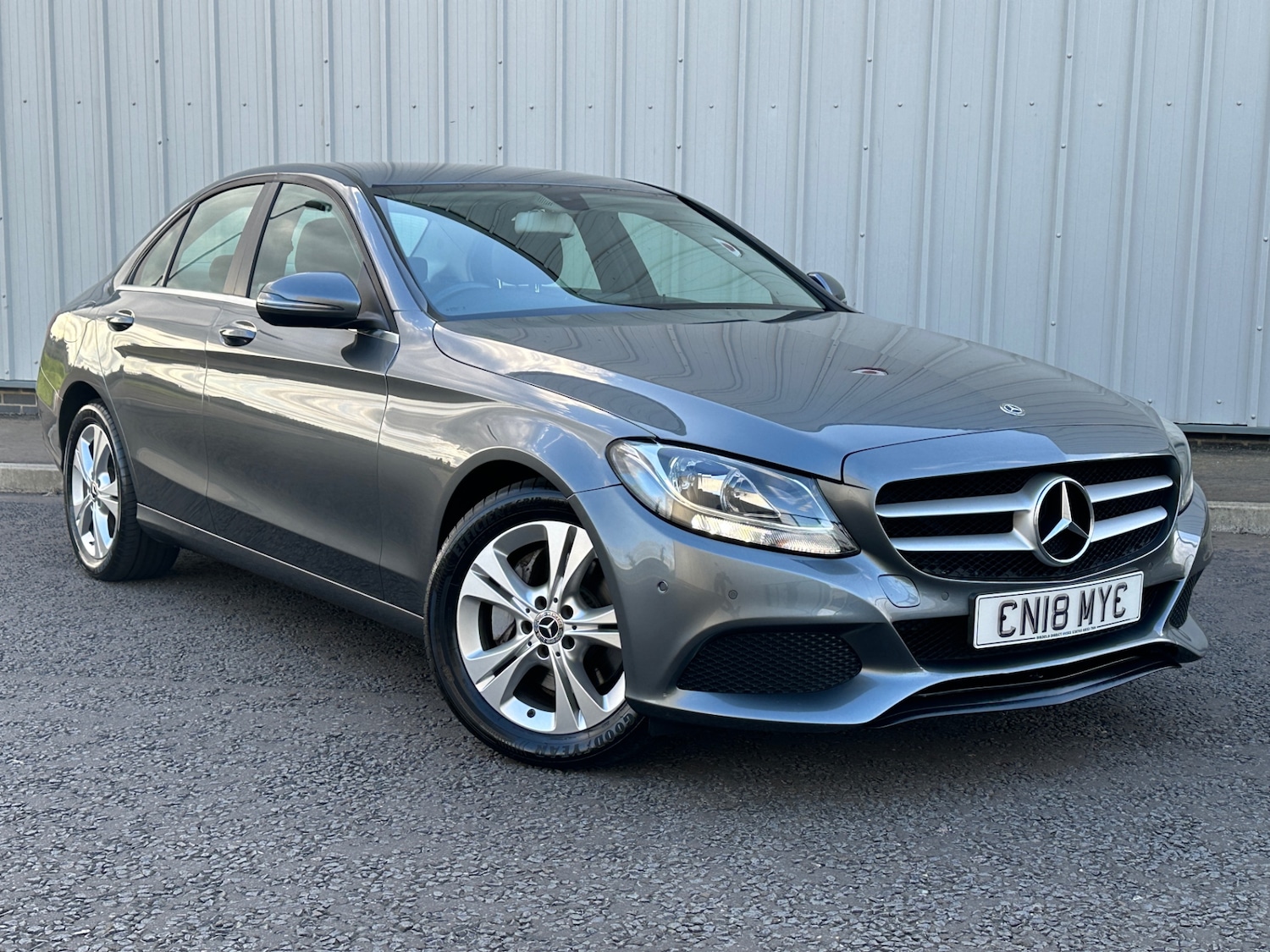 Used Mercedes-Benz C-Class 2018 for sale - 76022529: Photo 1