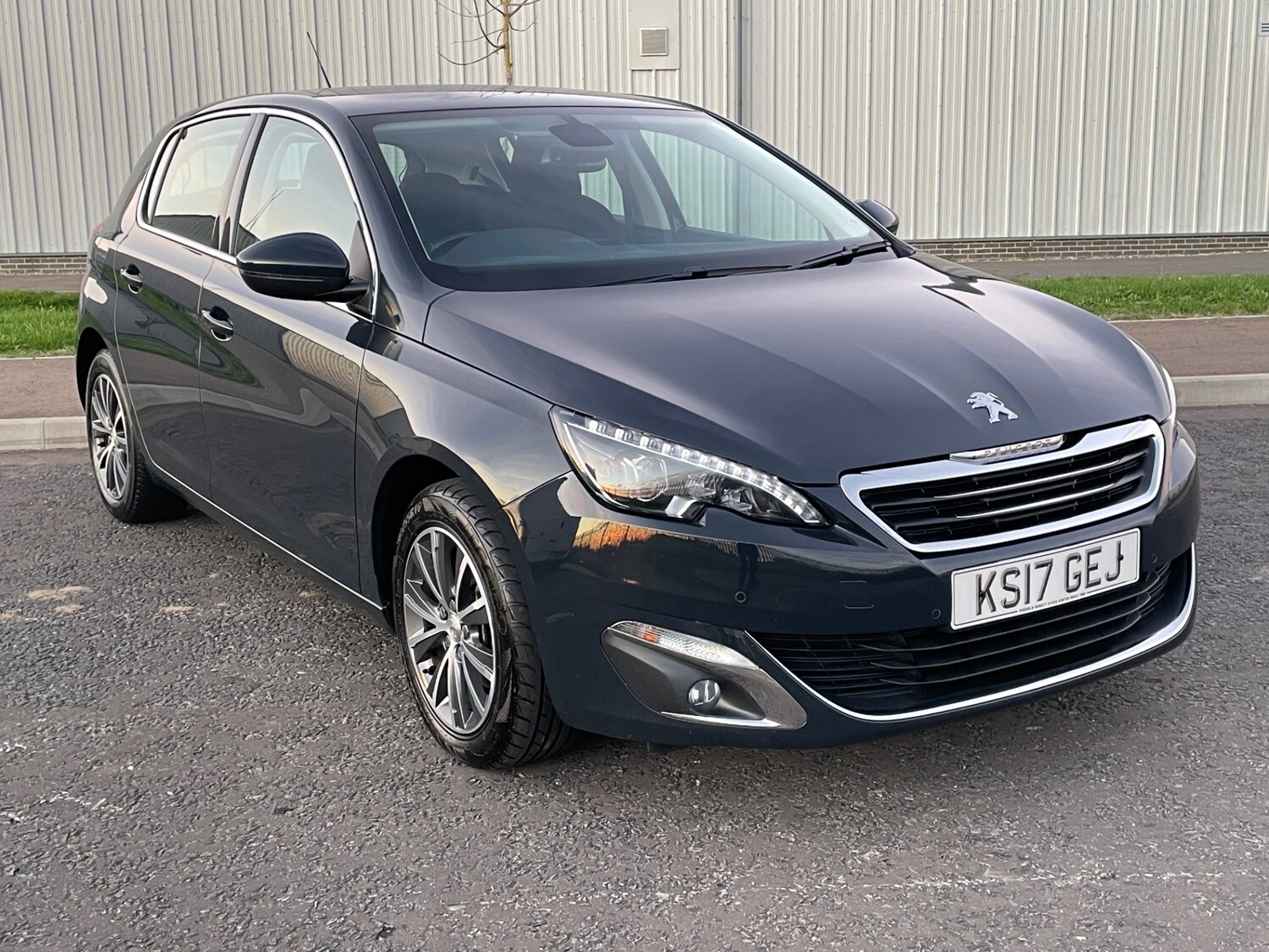 Used Peugeot 308 2017 for sale - 77090177: Photo 14
