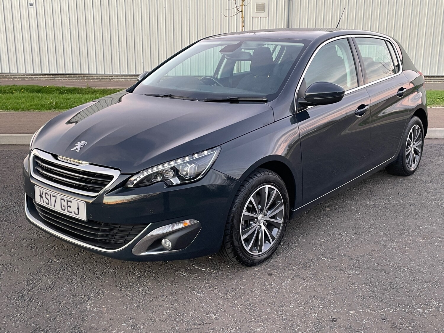 Used Peugeot 308 2017 for sale - 77090177: Photo 16