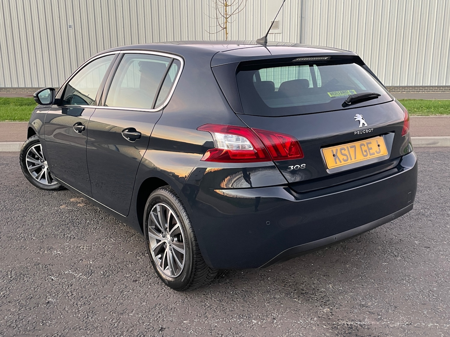 Used Peugeot 308 2017 for sale - 77090177: Photo 4