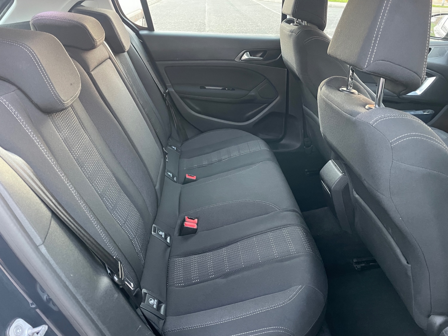 Used Peugeot 308 2017 for sale - 77090177: Photo 9