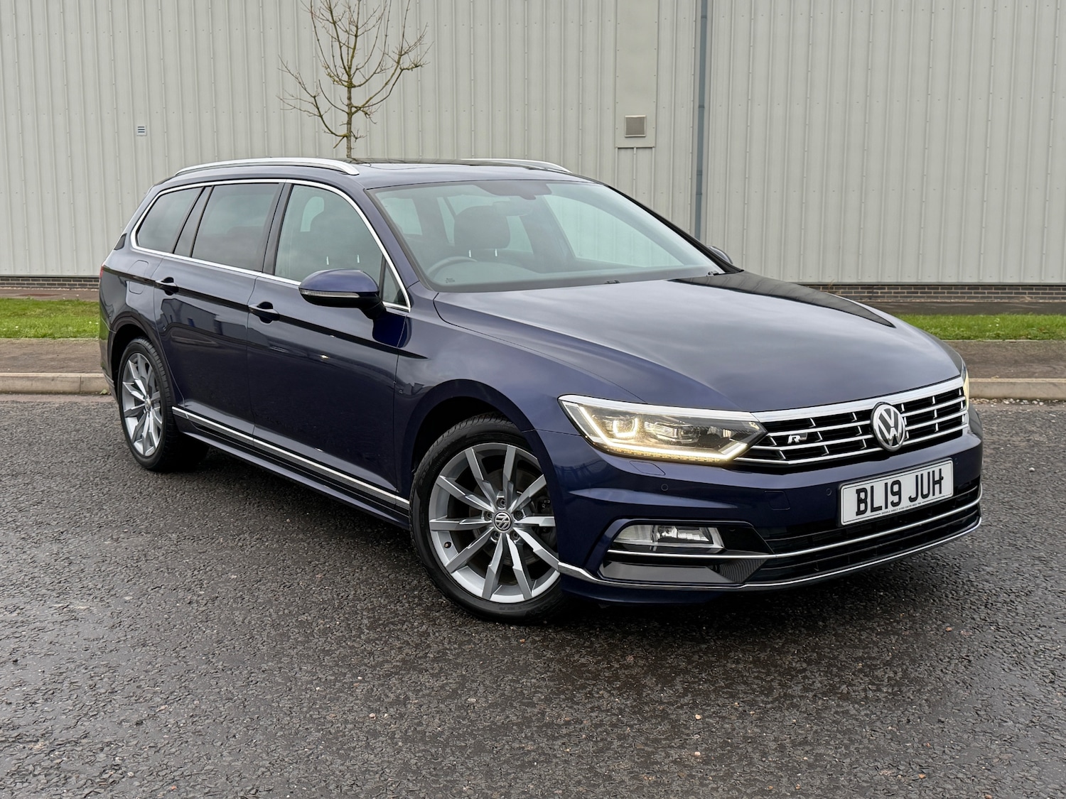 Used Volkswagen Passat 2019 for sale - 76726131: Photo 1