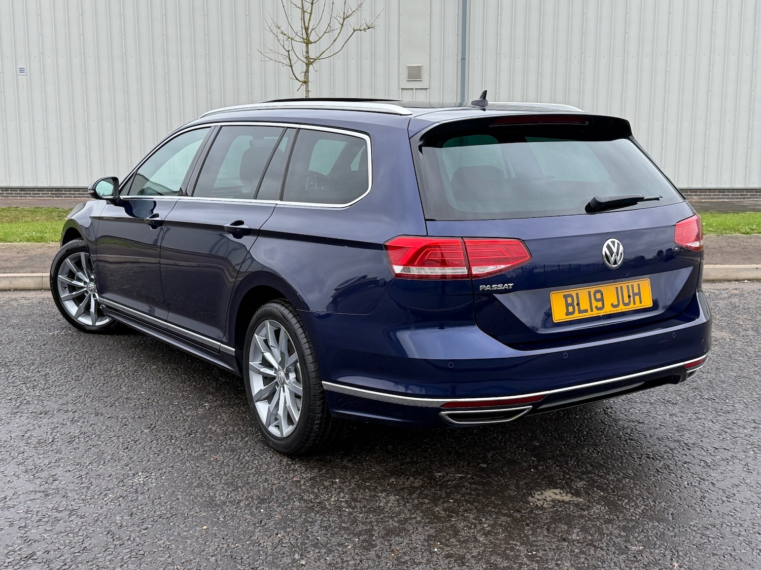 Used Volkswagen Passat 2019 for sale - 76726131: Photo 2