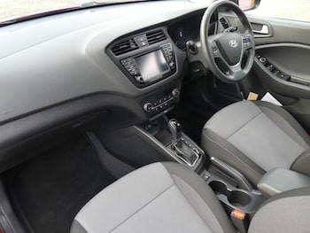 Used Hyundai i20 2017 for sale - 76457790: Photo