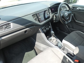 Used Volkswagen T-Roc 2020 for sale - 75319023: Photo