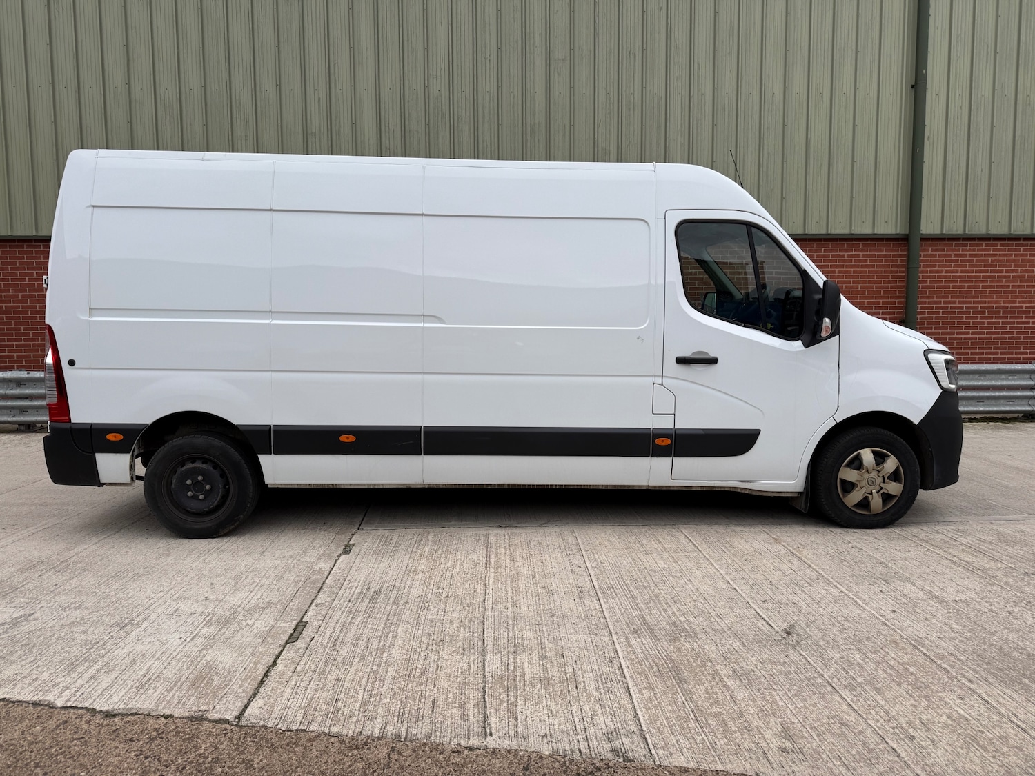 Used Renault Master 2023 for sale - 76696243: Photo 2