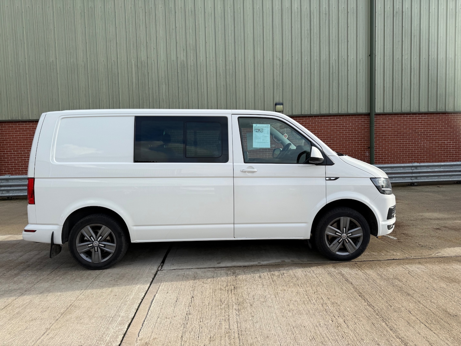 Used Volkswagen Transporter 2018 for sale - 76340823: Photo 2