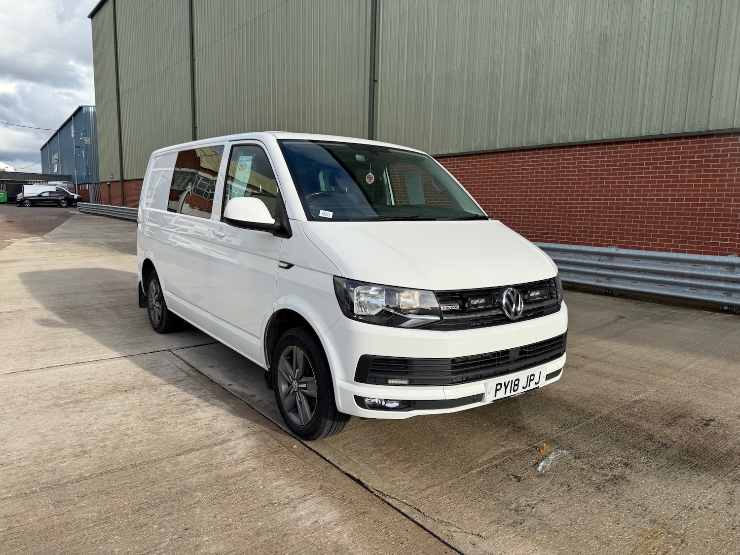 Used Volkswagen Transporter 2018 for sale - 76611677: Photo 1