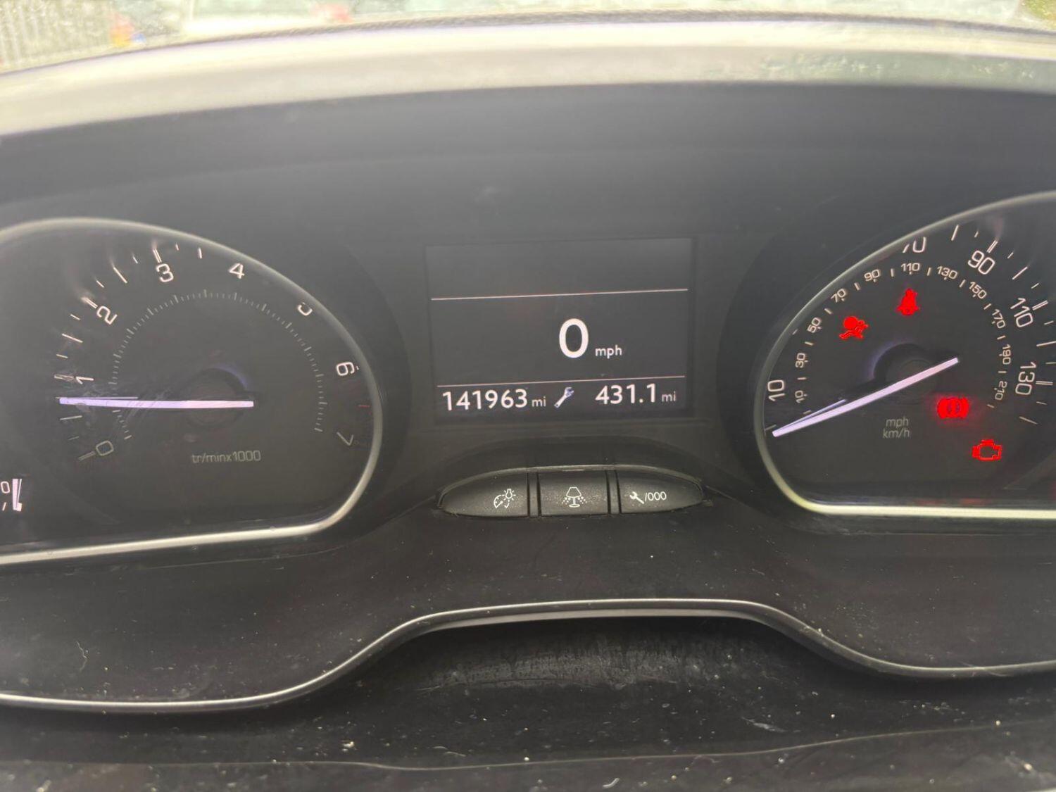 Used Peugeot 208 2013 for sale - 76769135: Photo 11