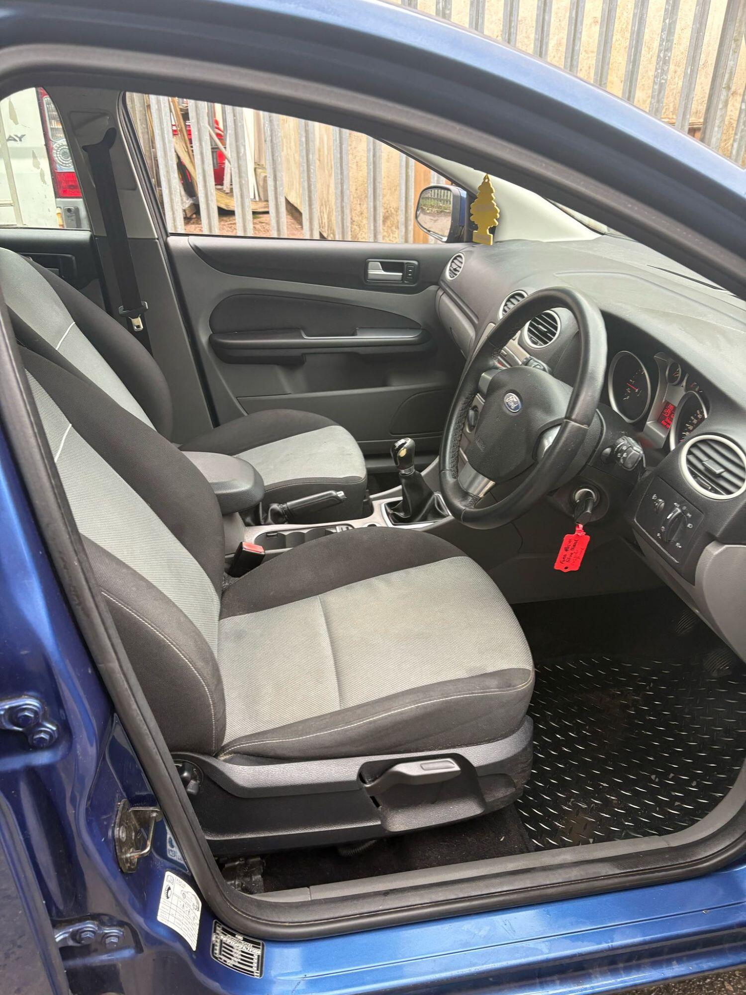 Used Ford Focus 2010 for sale - 76340307: Photo 7