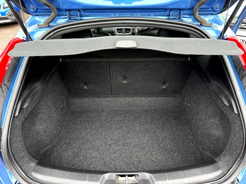 Used Volvo V40 2017 for sale - 77027726: Photo 7