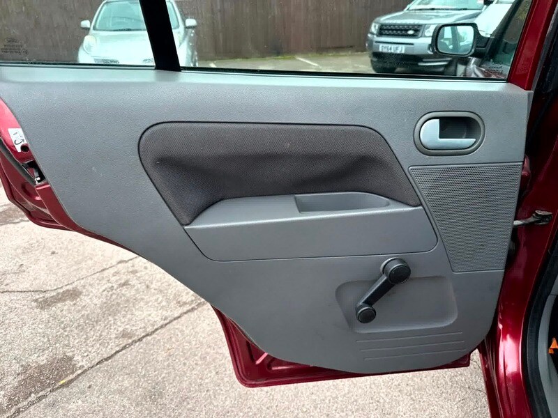 Used Ford Fusion 2003 for sale - 76482620: Photo 17