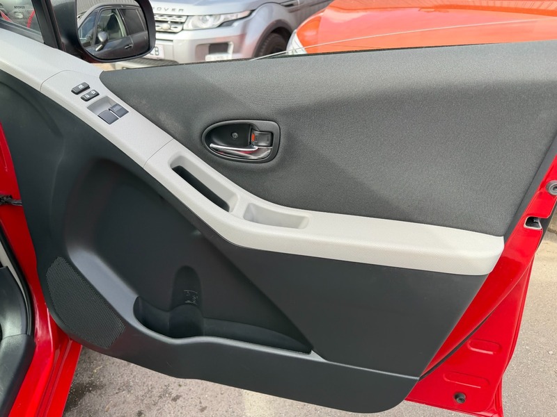 Used Toyota Yaris 2010 for sale - 78182312: Photo 30