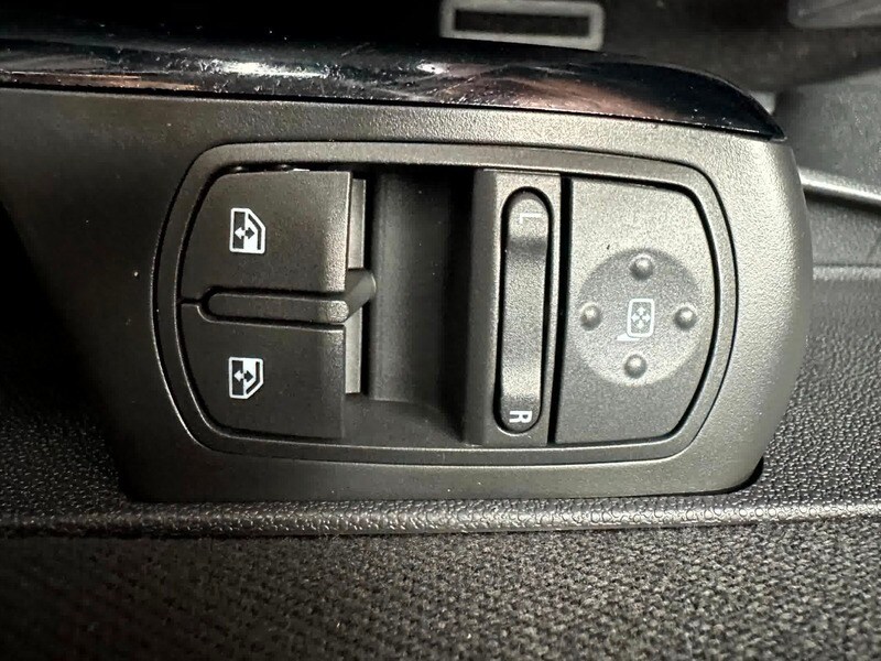 Used Vauxhall Corsa 2011 for sale - 76482619: Photo 15