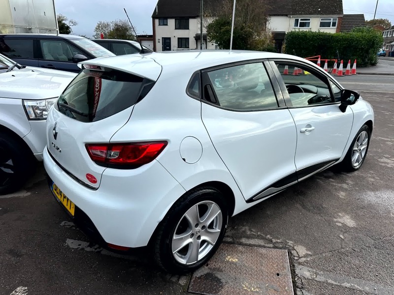 Used Renault Clio 2014 for sale - 76631149: Photo 2