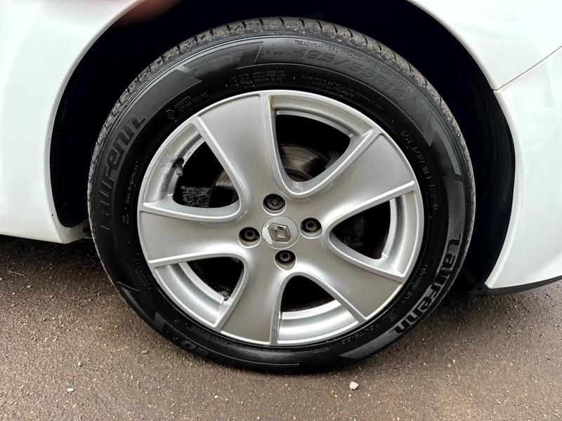 Used Renault Clio 2014 for sale - 76631149: Photo 30