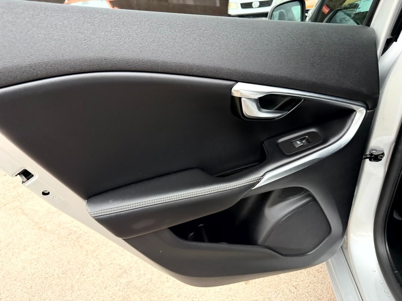 Used Volvo V40 2017 for sale - 77632284: Photo 20