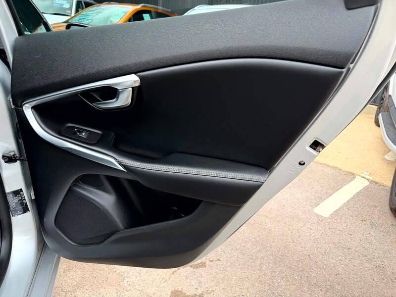 Used Volvo V40 2017 for sale - 77632284: Photo 21