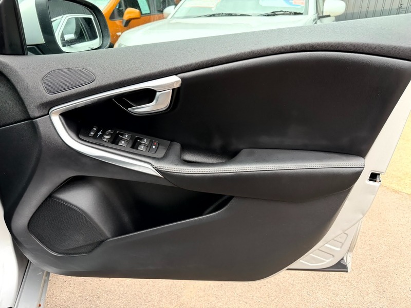 Used Volvo V40 2017 for sale - 77632284: Photo 22