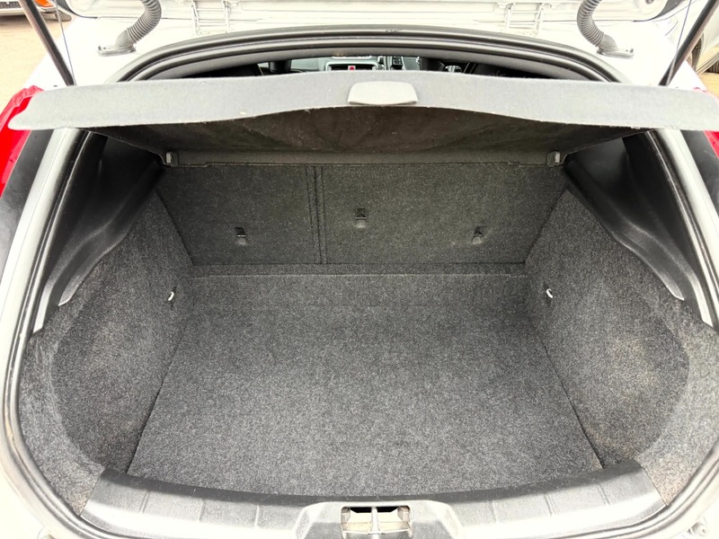 Used Volvo V40 2017 for sale - 77632284: Photo 6