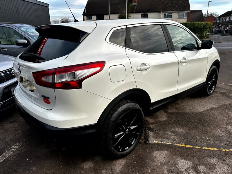 Used Nissan Qashqai 2014 for sale - 77096795: Photo 2