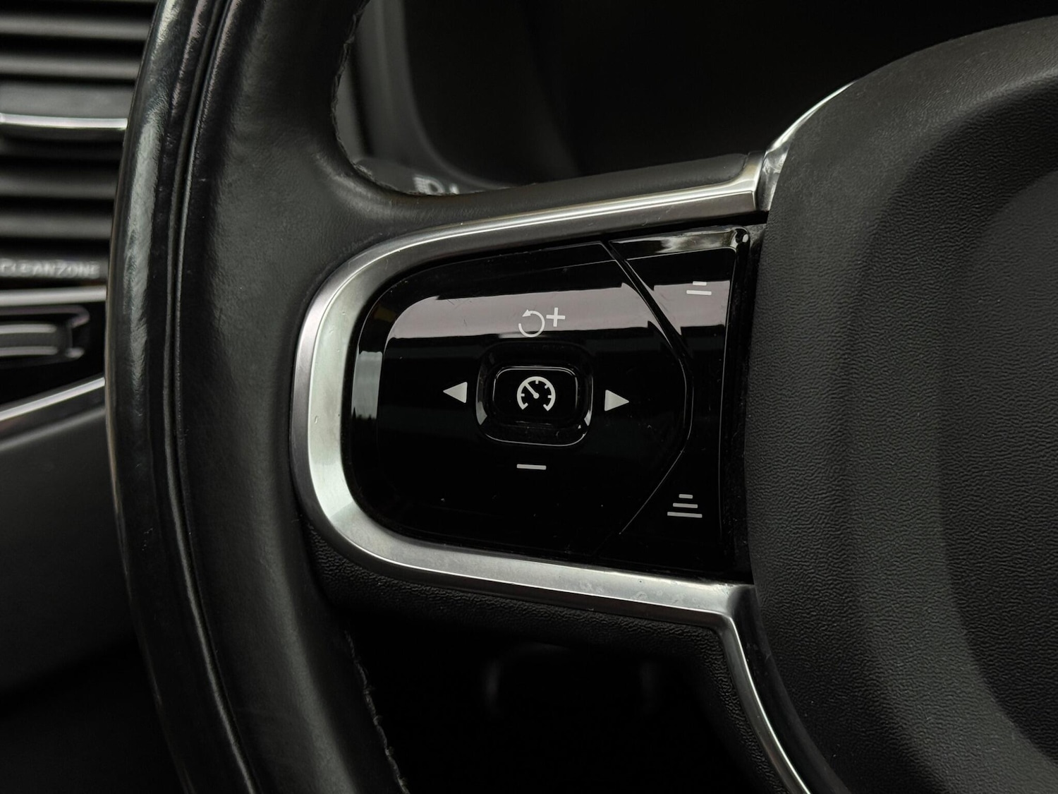 Used Volvo XC90 2015 for sale - 76377749: Photo 35