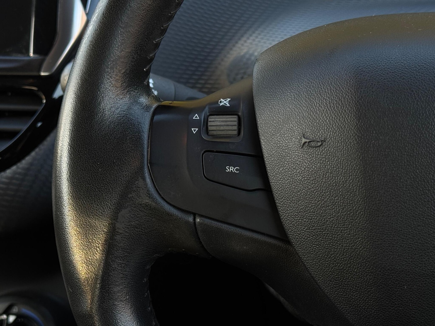 Used Peugeot 208 2017 for sale - 76239785: Photo 34