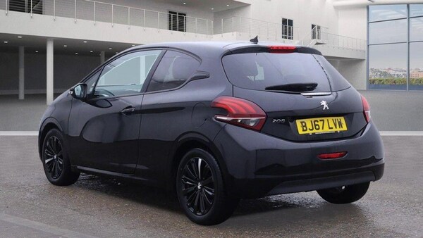 Used Peugeot 208 2017 for sale - 76239785: Photo 3