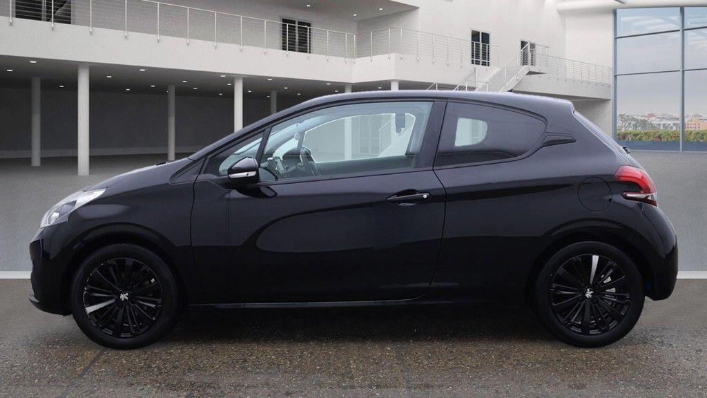 Used Peugeot 208 2017 for sale - 76239785: Photo 4