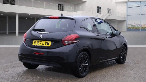 Used Peugeot 208 2017 for sale - 76239785: Photo 6