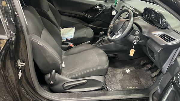 Used Peugeot 208 2017 for sale - 76239785: Photo 8