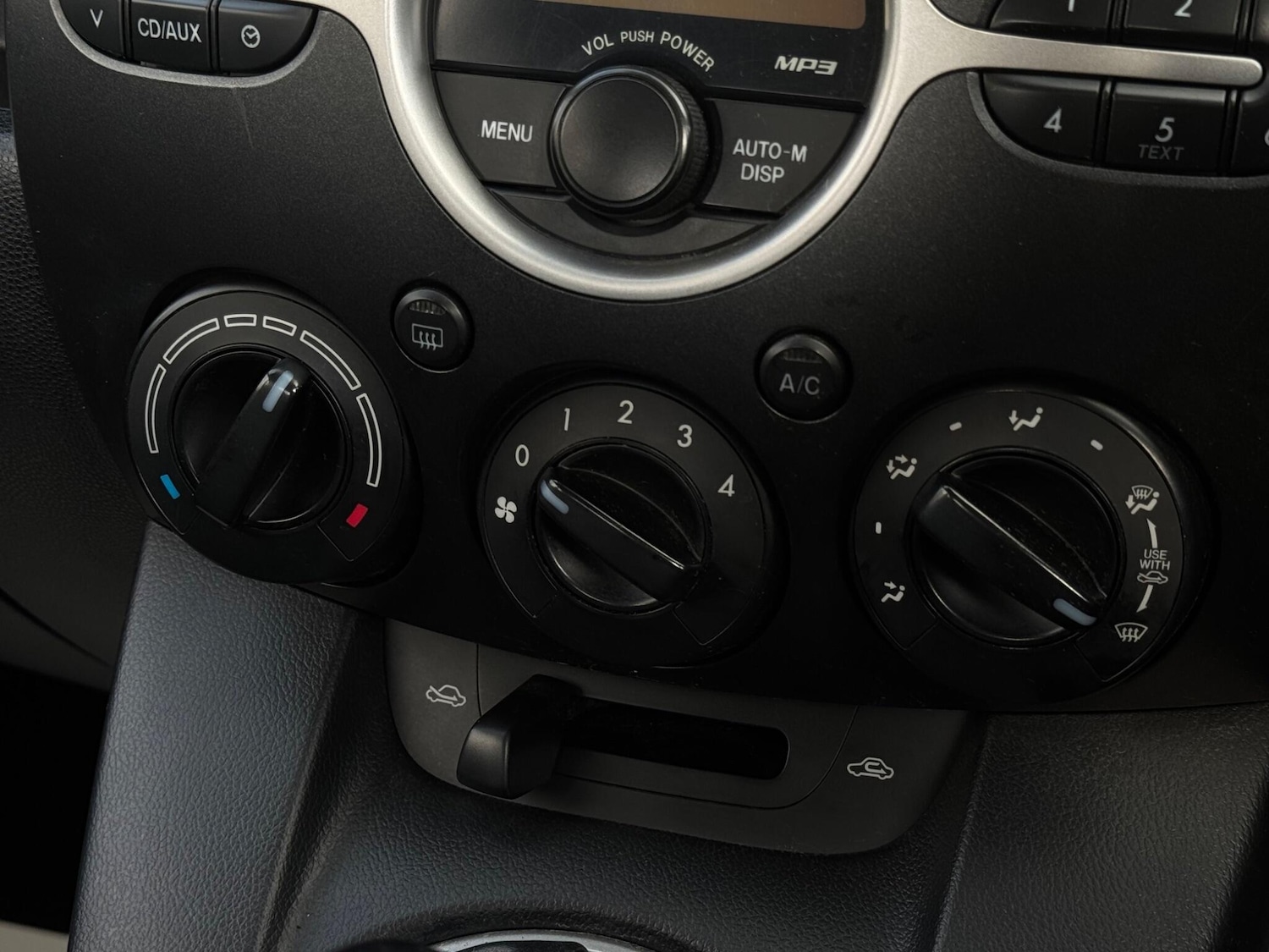 Used Mazda Mazda2 2009 for sale - 76399105: Photo 38