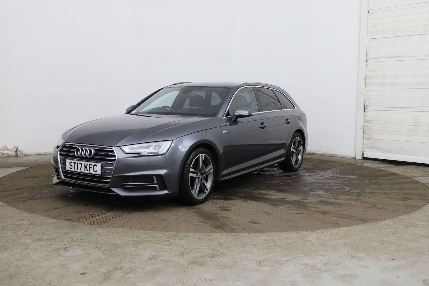 Used Audi A4 2017 for sale - 77020927: Photo 3