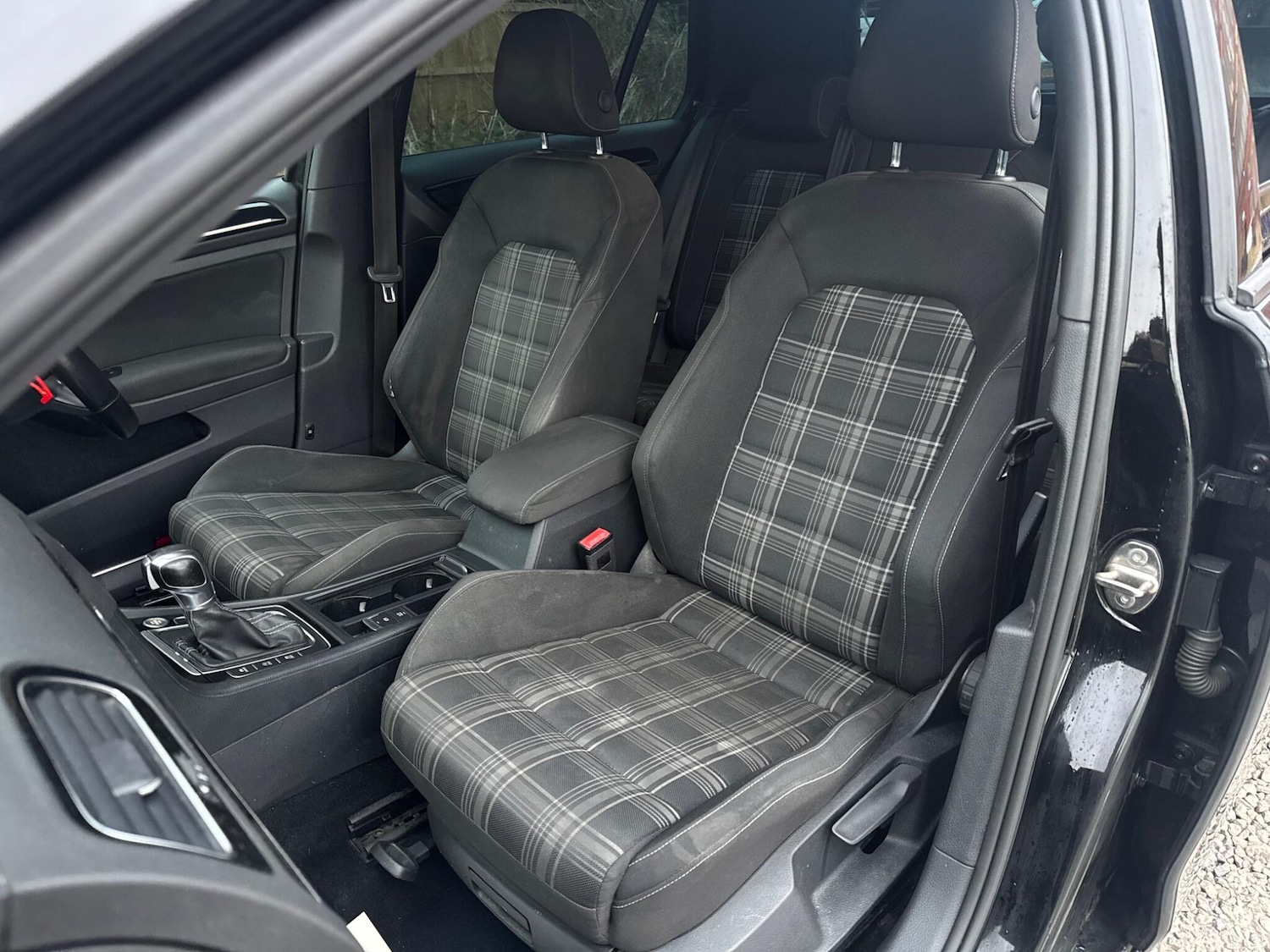 Used Volkswagen Golf 2015 for sale - 77120672: Photo 26