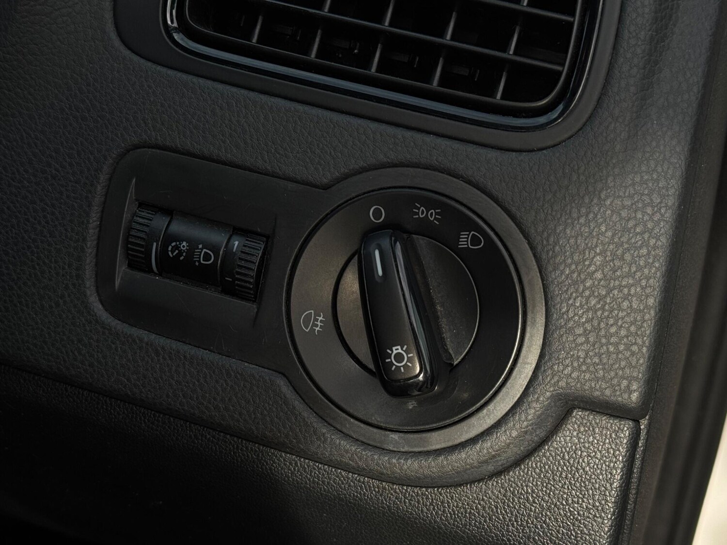 Used Volkswagen Polo 2010 for sale - 76432988: Photo 45