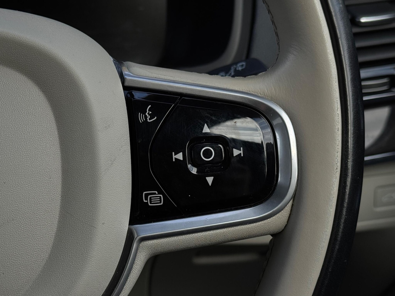 Used Volvo XC90 2017 for sale - 76227865: Photo 32