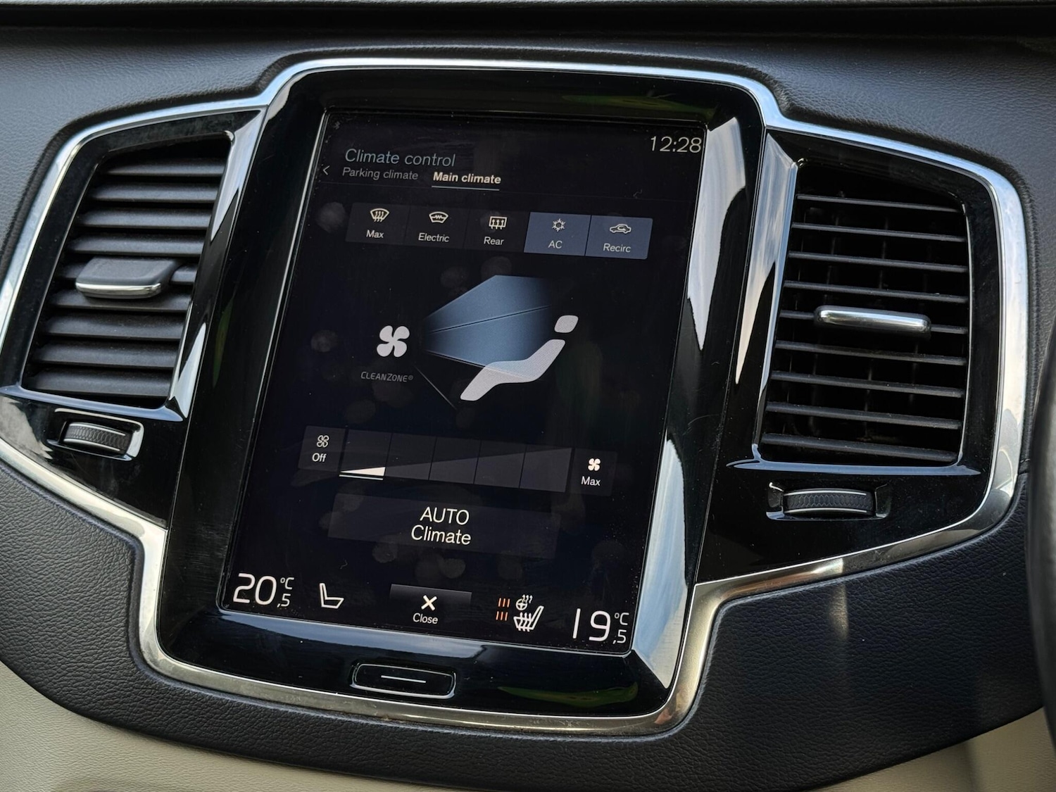 Used Volvo XC90 2017 for sale - 76227865: Photo 43