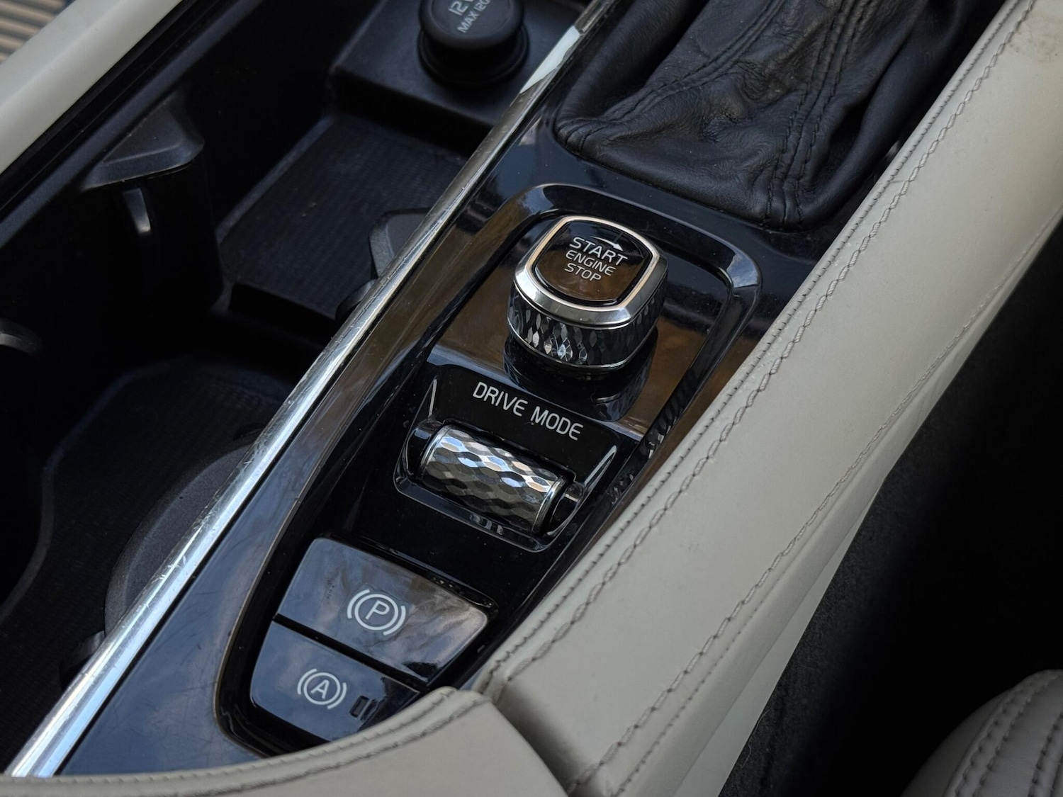 Used Volvo XC90 2017 for sale - 76227865: Photo 53