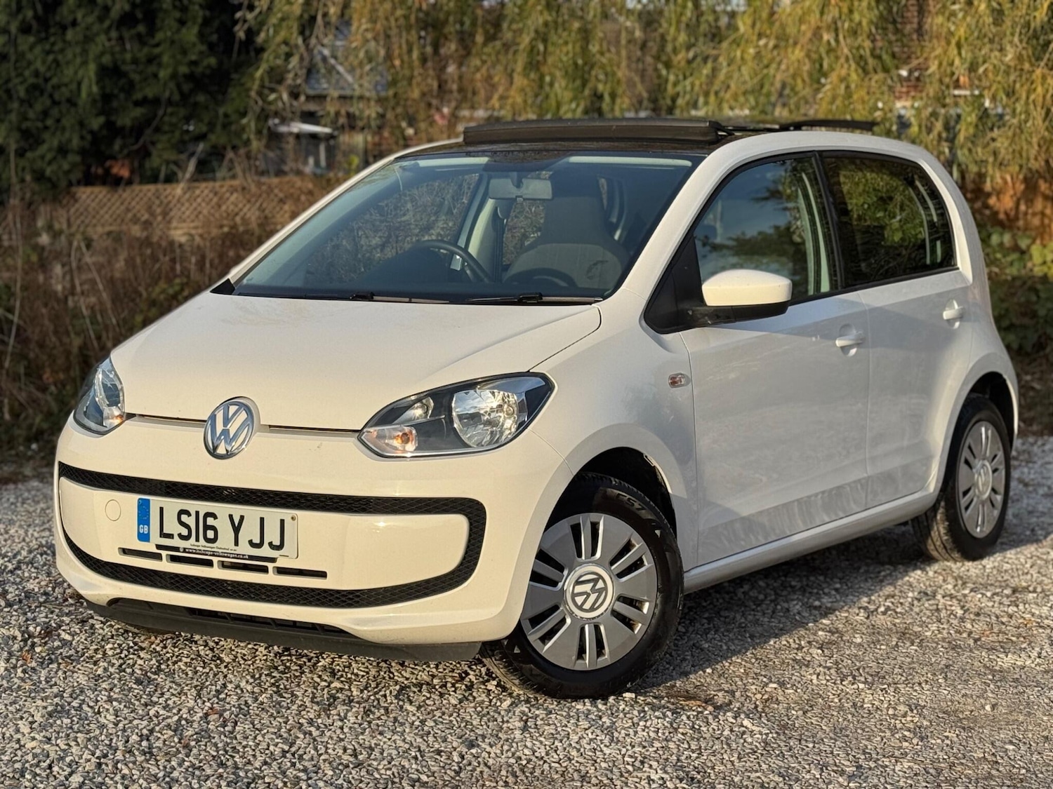 Used Volkswagen up! 2016 for sale - 76993900: Photo 2
