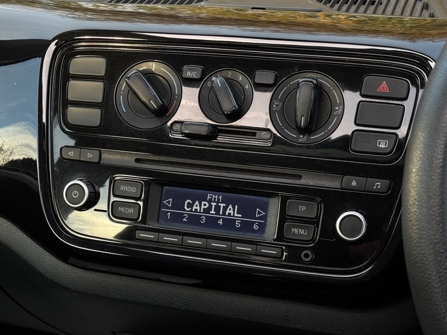 Used Volkswagen up! 2016 for sale - 76993900: Photo 38