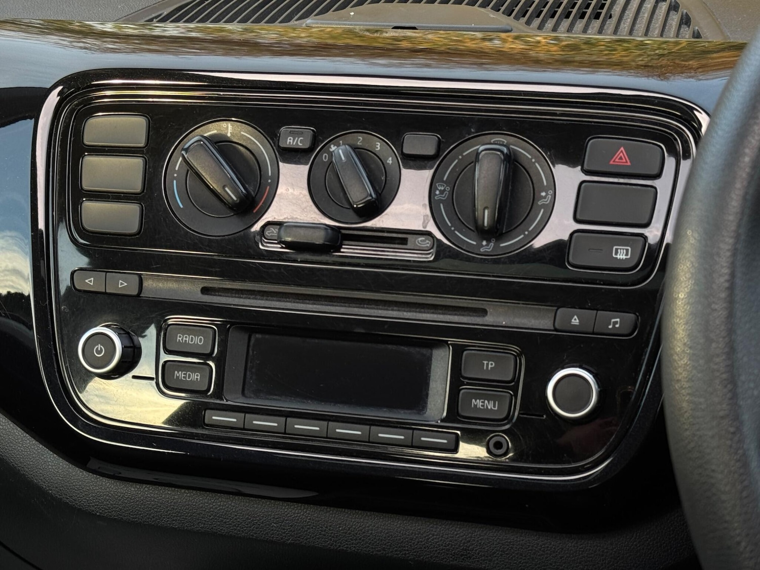 Used Volkswagen up! 2016 for sale - 76993900: Photo 39