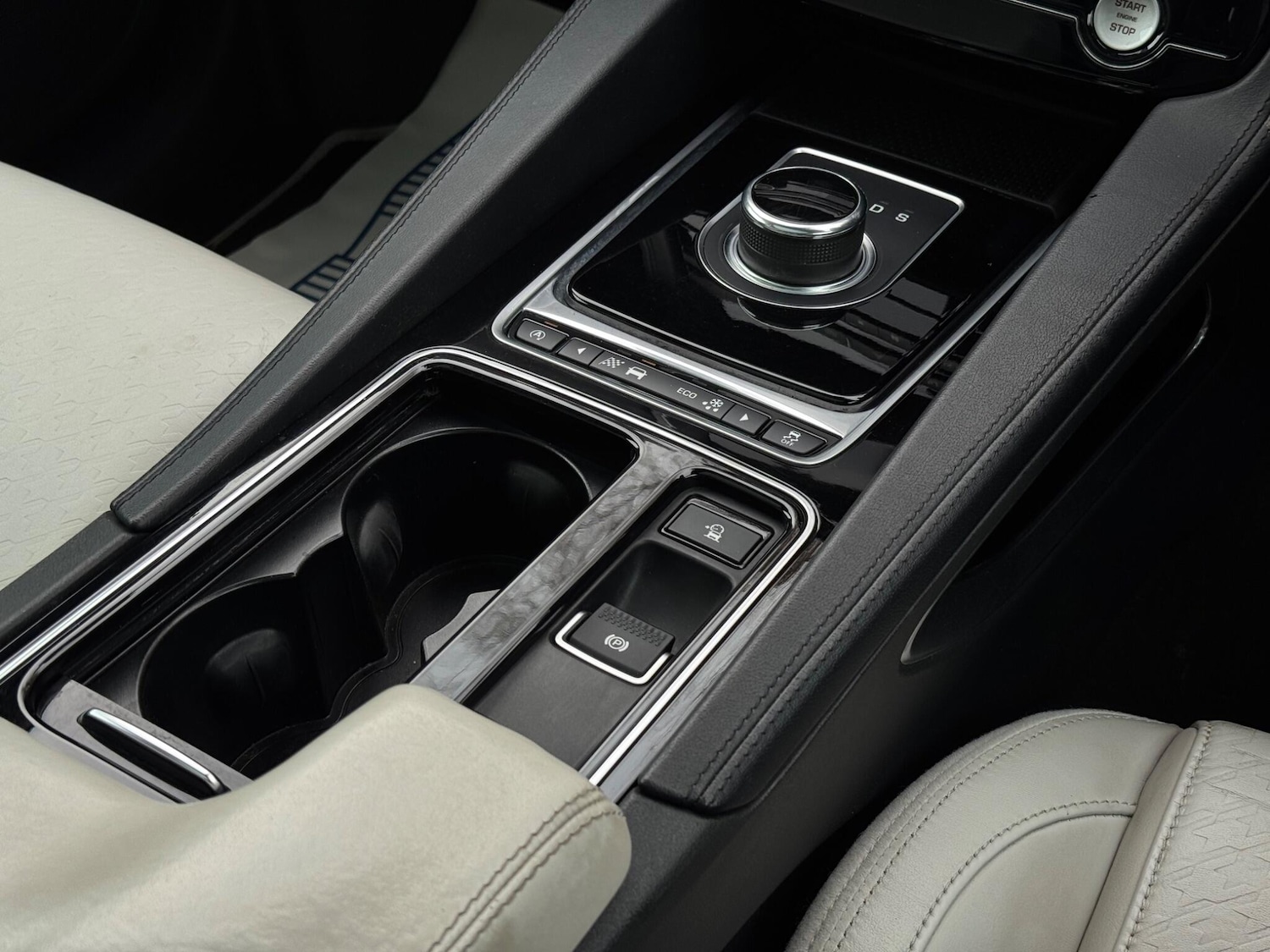 Used Jaguar F-Pace 2016 for sale - 77440056: Photo 46