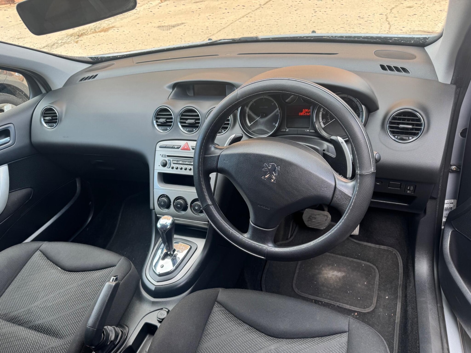 Used Peugeot 308 2010 for sale - 77892774: Photo 4