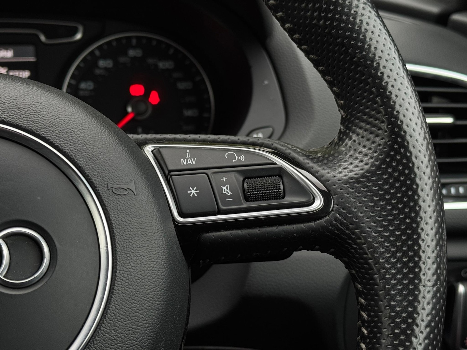 Used Audi Q3 2014 for sale - 76990548: Photo 32