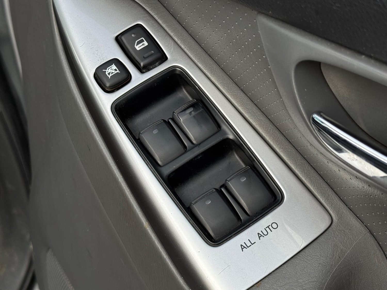 Used Toyota Land Cruiser 2006 for sale - 76824363: Photo 61