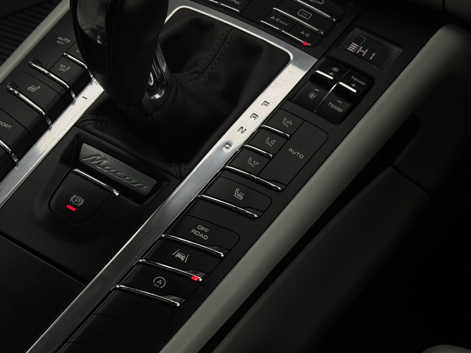 Used Porsche Macan 2015 for sale - 76899402: Photo 60